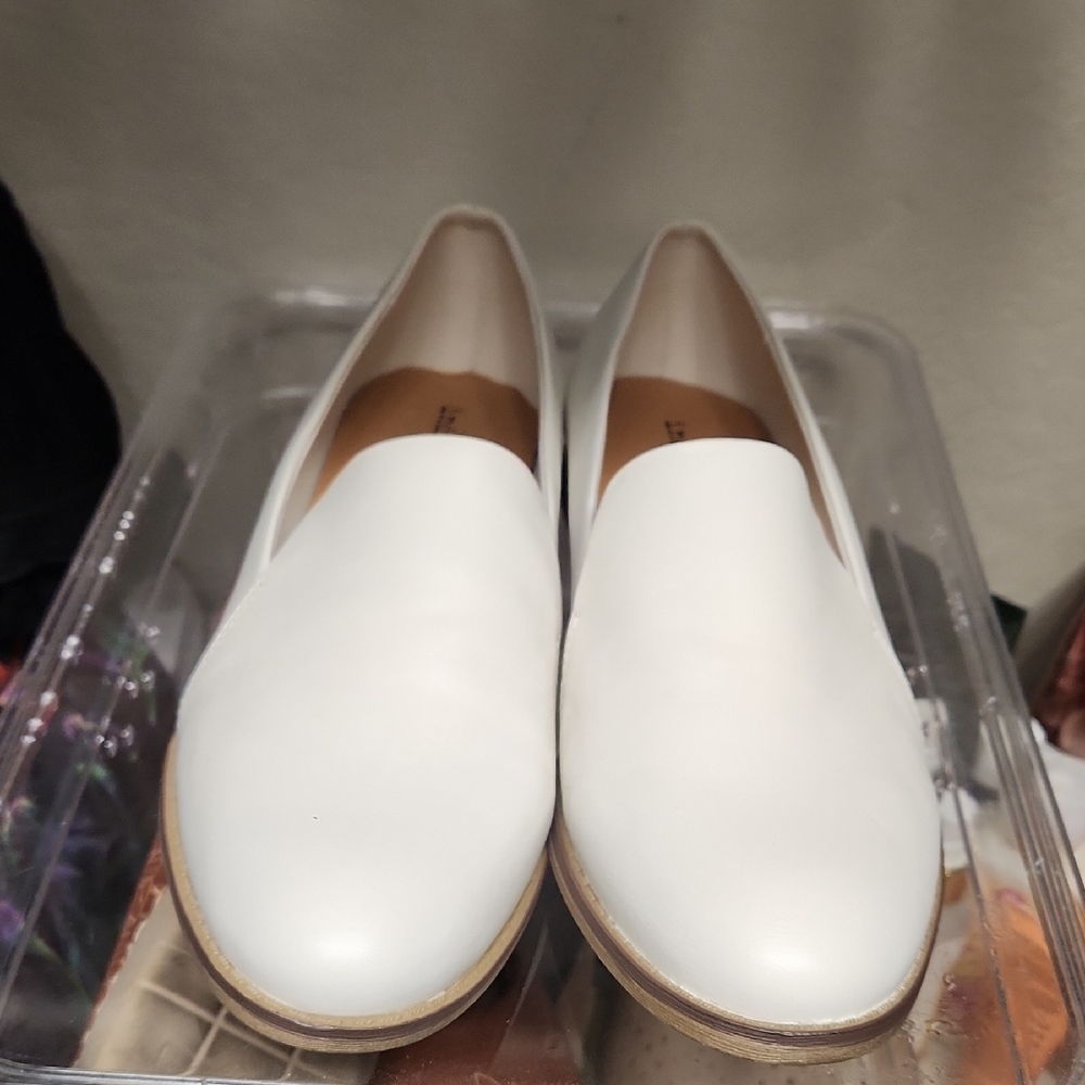 Indigo Women's White Flats - Picture 2 of 5